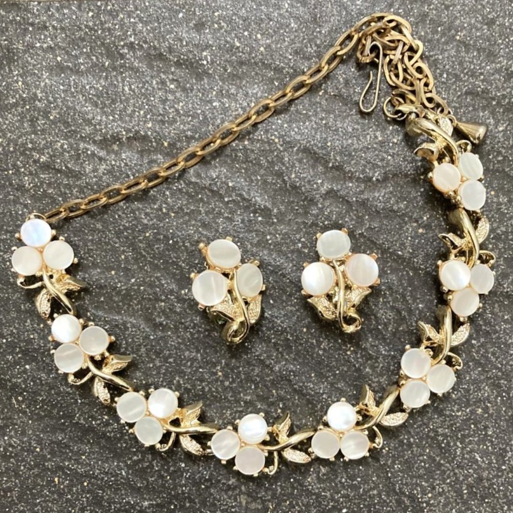Vintage mother of pearl disc choker and clip earrings